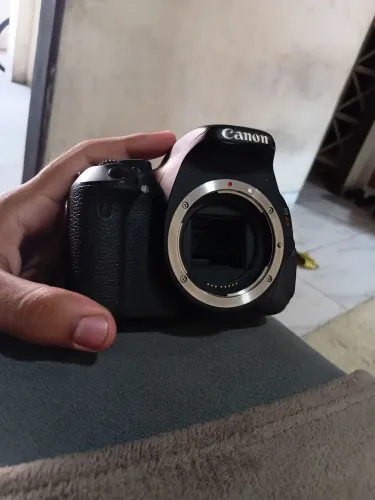 CÂMERA CANON T3i