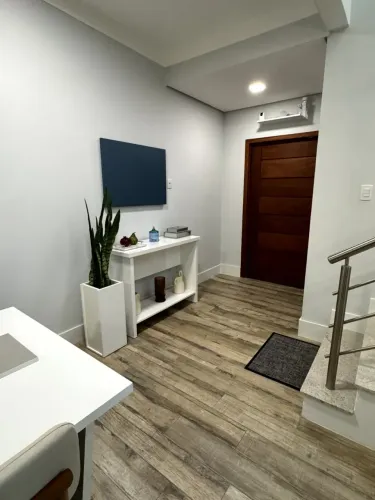 Sobrado semi mobiliado com 3 dormitórios para locação no bairro São João Parte Alta, em It