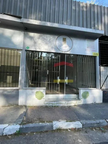 Loja de Rua com 38m² de área útil pé direito auto aceita todas as formas de locação venha 