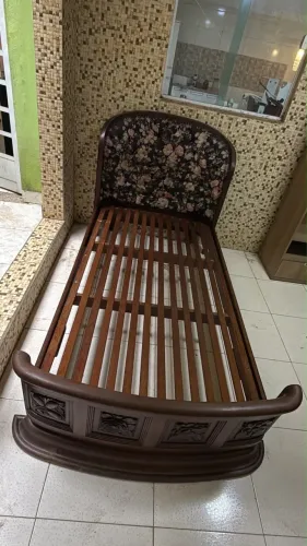 cama antiga entalhada madeira nobre c colchão