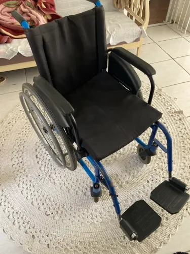 Vendo cadeira de rodas