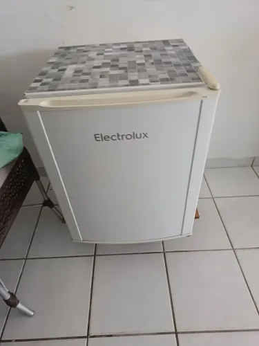 Frigobar eletrolux 80lts ótimas condições