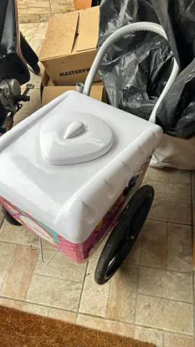 Vendo carrinhos de picolé 