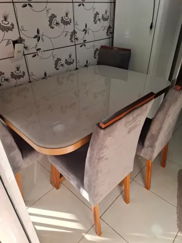 Vendo linda mesa em bom estado