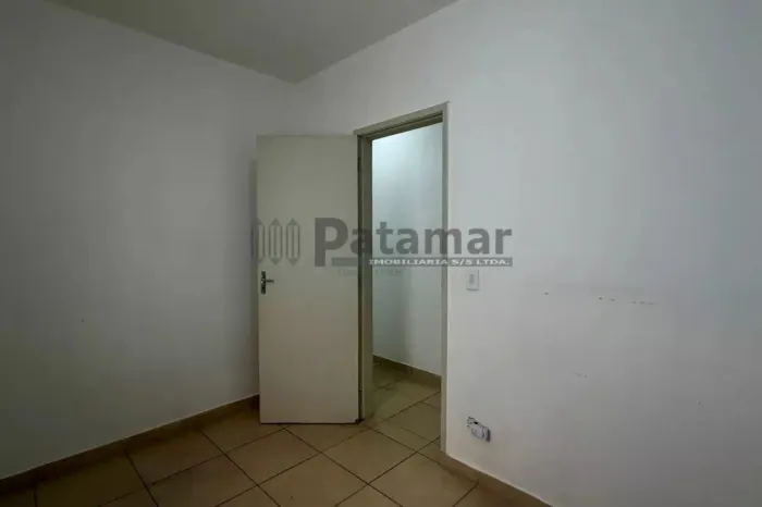Casa à venda com 2 quartos, 1 suíte e 2 vagas no Jardim Ester Yolanda