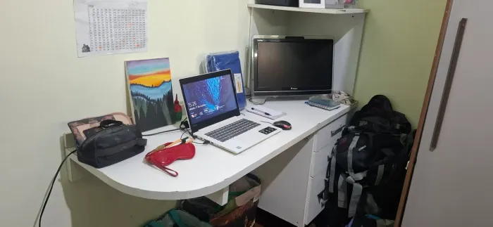 Vendo escrivaninha aérea