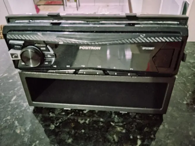 Rádio automotivo Pósitron