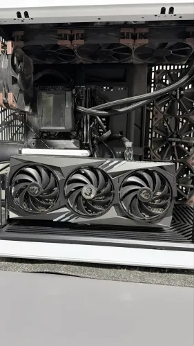 Placa de vídeo  MSI GeForce RTX 4090 Gaming Trio 24G