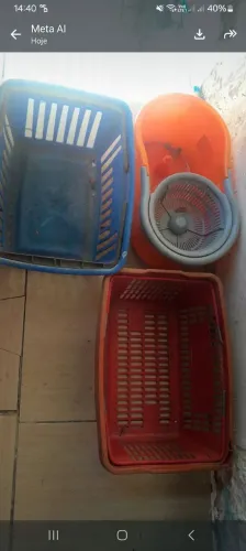 2 Cestos Grandes + Balde Mop com Esfregão - R$50