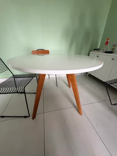 Vende se mesa de jantar rendonda (Tok&Stok)