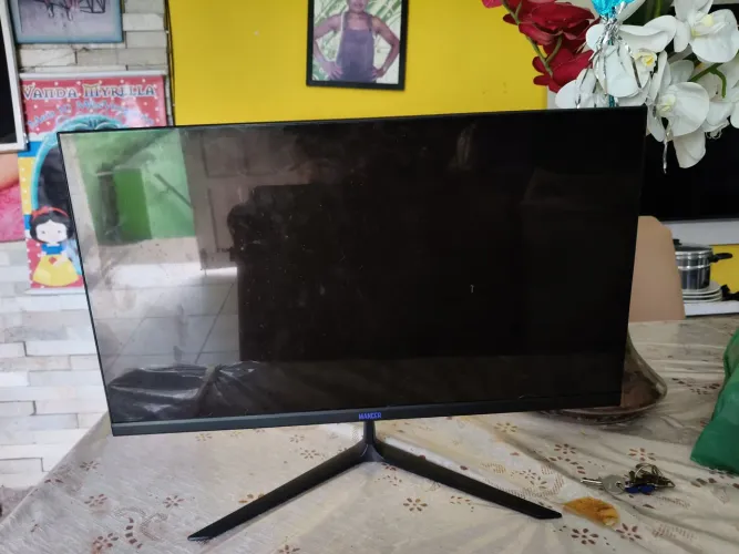Monitor gamer usado em ótimo estado perfeito para jogos bom e grande  75 hz