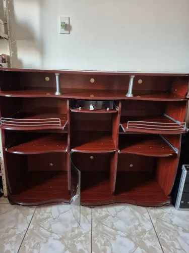 Rack estante em Mogno porta de vidro grande