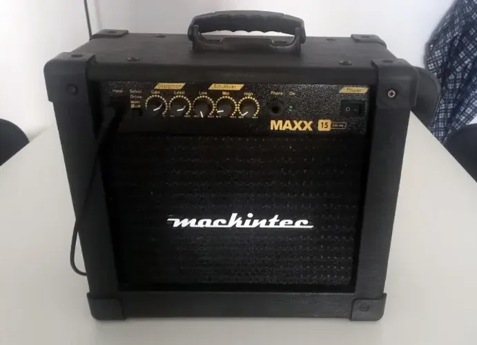 Amplificador novo, com guitarra