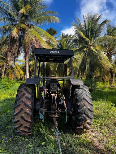 Valtra 785 4x2 com implementos 