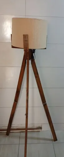 Abajur de chão.