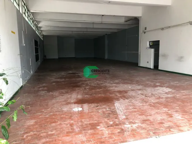 Galpão na Avenida Industrial