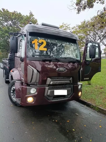 Caminhão Cabine-leito Ford Cargo 2428 Carroceria Pronto para trabalhar
