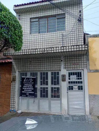 Vendo CASA COM PRIMEIRO ANDAR