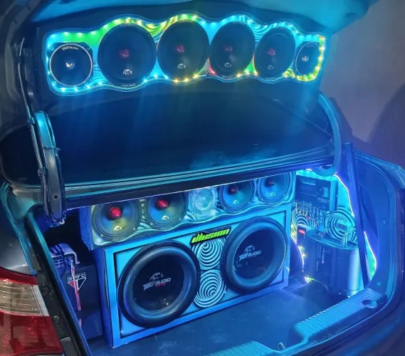 Vendo som automotivo