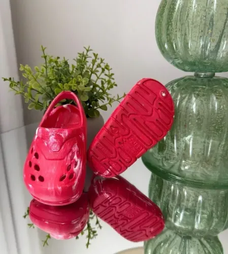 Sapatinho estilo crocs vermelho - Tamanho 17