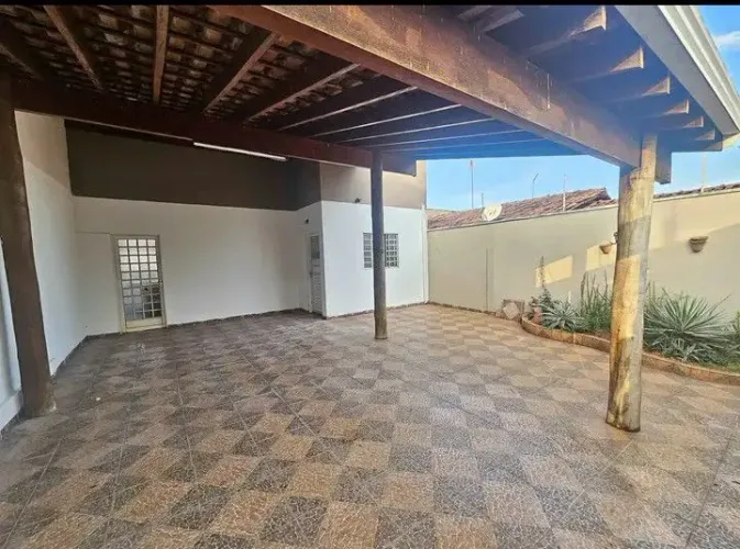 "" Vendo casa em Praia Grande.""