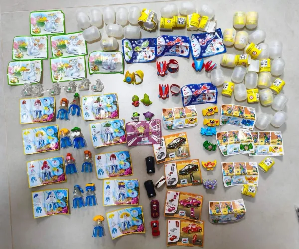 Lote 30 Peças Kinder Ovo/Magic Etc