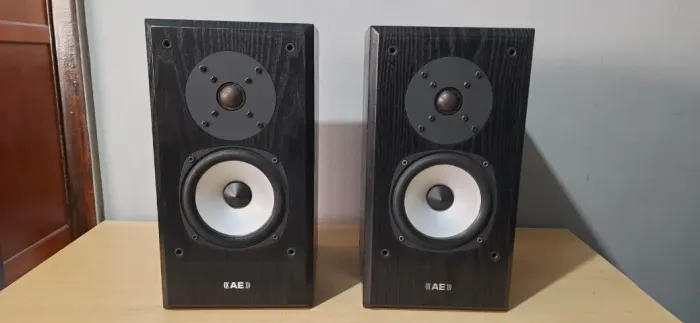 Par de Caixas Acústicas Acoustic Energy Aegis Evo One (Bookshelf) - Na Caixa Original!