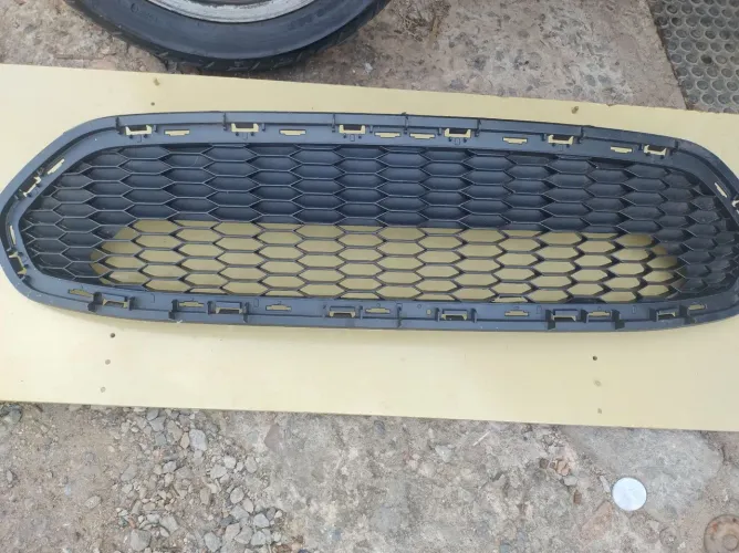Grade para-choque dianteiro Ford Ka 2016 2018