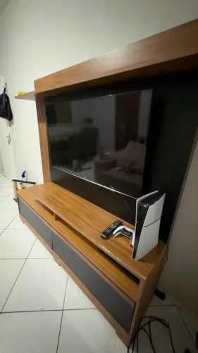 Vende se painel suporta tv de até 65? polegadas