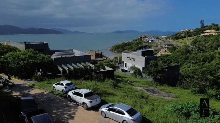 Terreno na Vigia de 1.370m² vista para o Mar