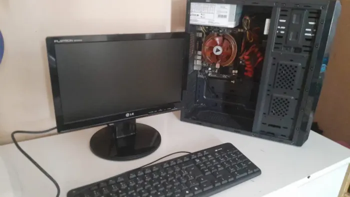 Vendo Pc (pra sair rápido)