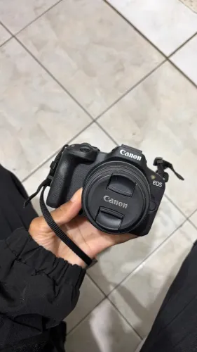 Câmera Cânon R50
