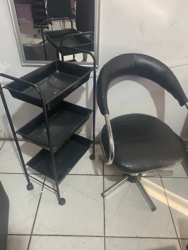 Vendo carrinho é cadeiras cabelereira