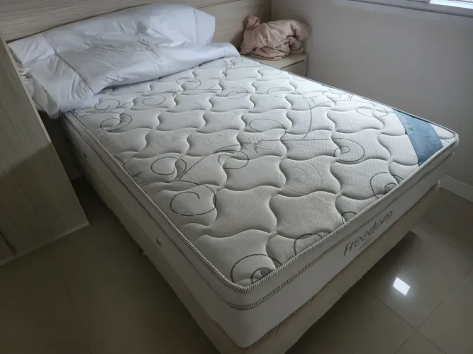Cama box casal Ortobom novíssima