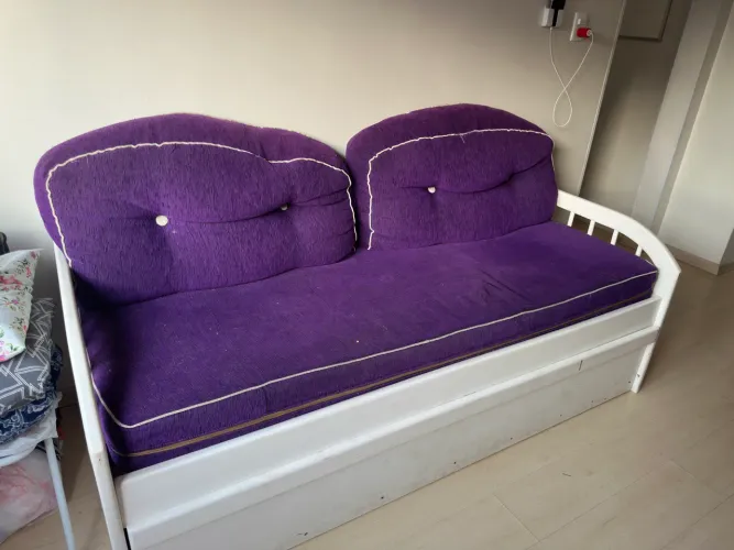 Bicama com colchão na abertura embaixo 
