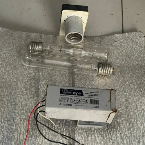 Vendo lâmpada com reator 400w e asa de gaivota