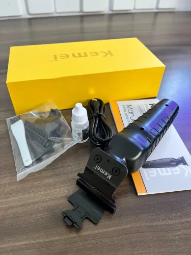 Máquina de Cabelo KEMEI KM2299 - LACRADA - PROMOÇÃO