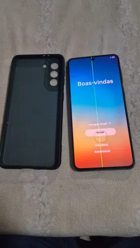 Samsung s 21funcionando perfeitamente bateria boa mas com uma listas nas tela.