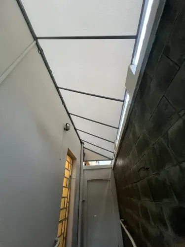 Toldo de Lona 4,75 x 1,10 m | Estrutura Metálica Reforçada | Semi Novo