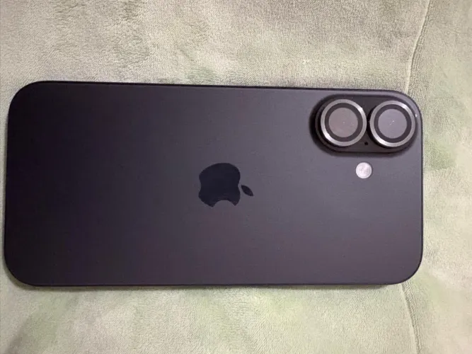 Vendo iPhone 16 128gb novo 3 meses de uso caixa e nota e garantia 