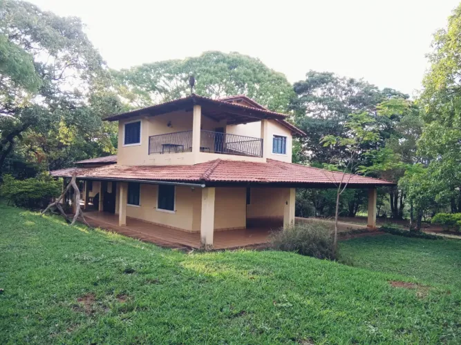 Sítio à venda com aproximadamente 7.000 m², casa, piscina e área de plantio