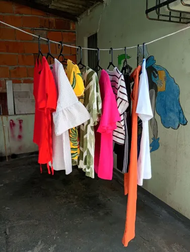 Vendo Roupas femininas e masculinas