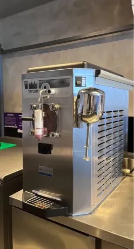 Máquina de açaí + Quiosque completo