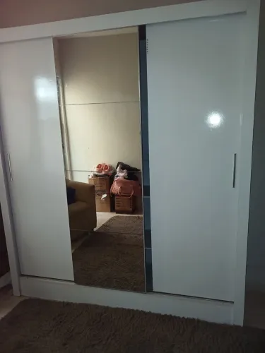 Vende-se quarda roupa de casal