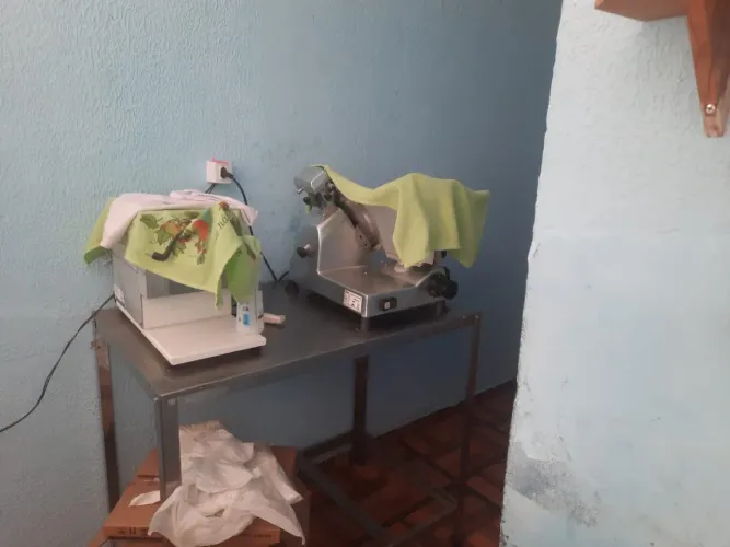 Passo ponto de loja de frios na vila Tiradentes Sjm
