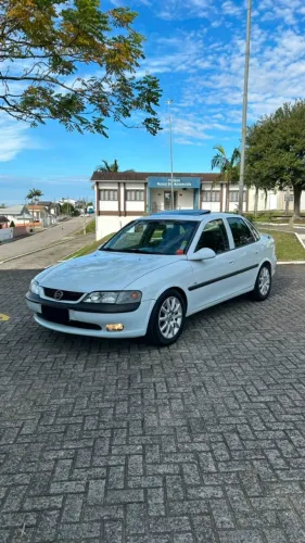 Chevrolet Vectra CD 2.2 16V / 2.0 16V Mec./aut. 1998