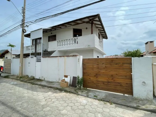 Casa 5 quartos (4 imóveis no terreno)-Rio Tavares próximo da padaria Dupãp