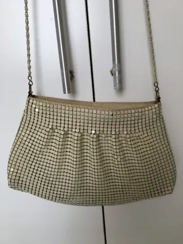 linda bolsa off white com manta metálica!