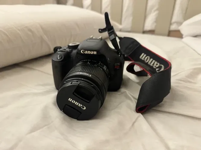 Cânon T3i + lente 18x55 + 50mm + bolsa