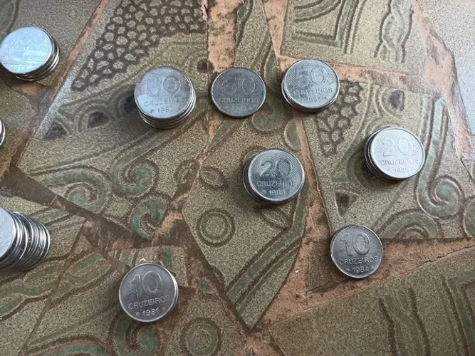 Moedas antigas, tem beija-flor.